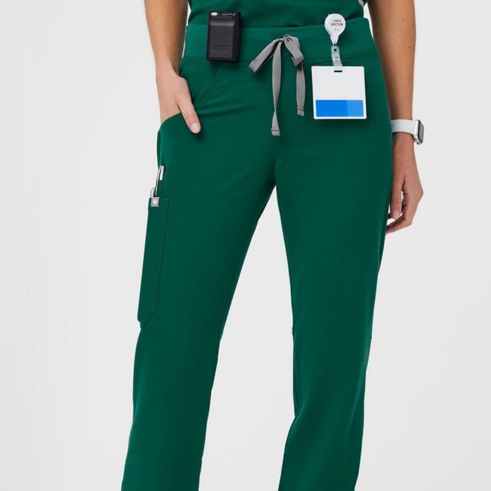 FIGS • Women’s Kade Cargo Scrub Pants Hunter Green